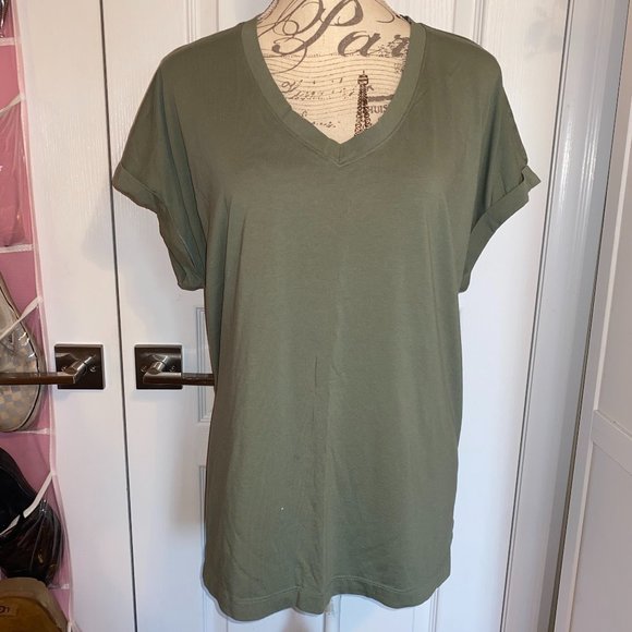 V-Neck rolled sleeve t-shirt - Picture 1 of 1